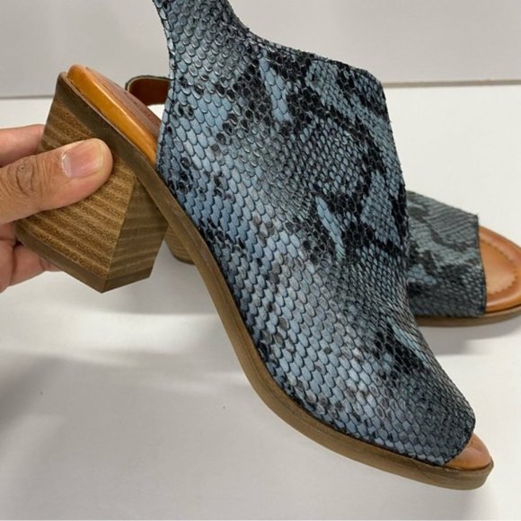 Lucky Brand Rhazy Blue Snake Skin Print Slingback Sandals Heels Size 6.5 - Picture 8 of 11